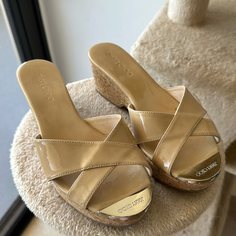 Jimmy Choo sandals Patent Leather Slides
Neutrals
Platform
Crossover Straps